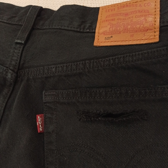Levis 501 Jean Shorts Womens Size 28 Black Stowaway Distressed Cutoffs - Picture 6 of 16